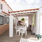 度假居 With Garden And Barbecue *