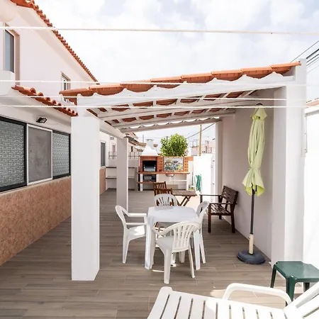 Casa de Férias With Garden And Barbecue *