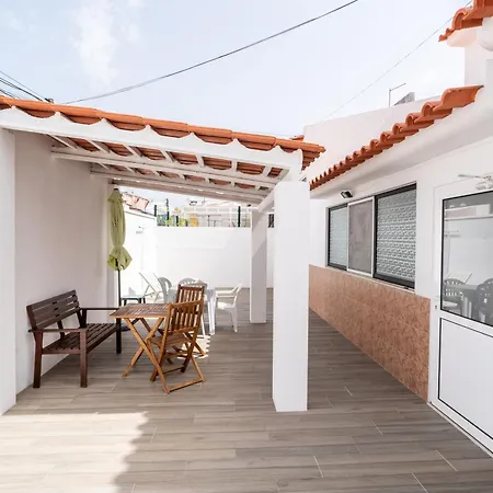Casa de Férias With Garden And Barbecue