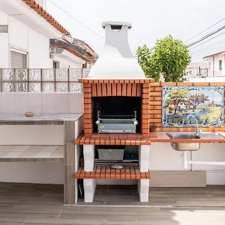 With Garden And Barbecue Casa de Férias Nazaré